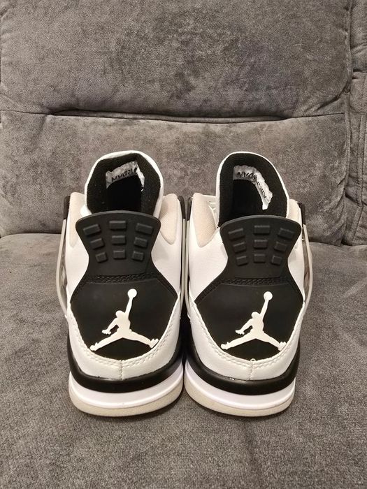 Jordan 4 Military Black nr 38 int 24 cm preț 400 lei