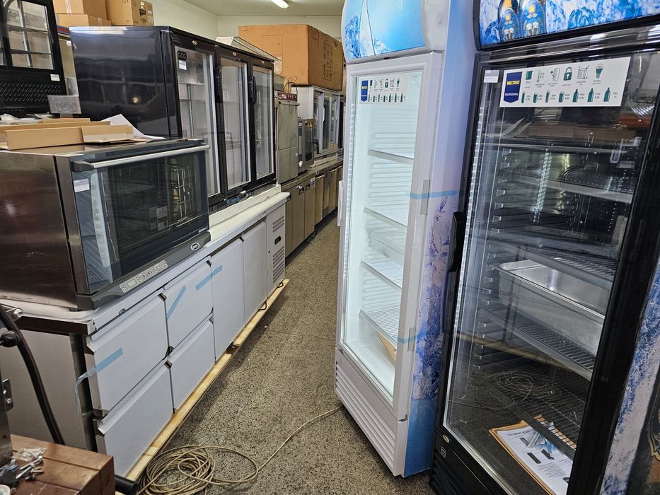 Хладилник GSC2350B с стъклена врата, 324 L, черен, 180w,990лв за бр,