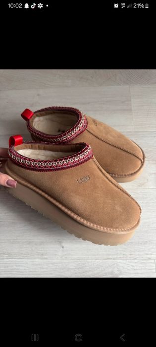 Ugg mărimea 42 dar merg la un 41