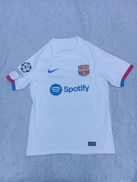 Vând tricou de bărbați Nike!