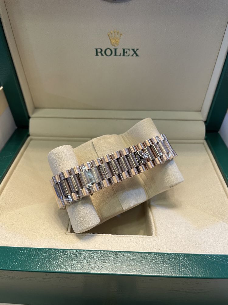 Rolex Day-Data 40 mm Rose Gold brown Dial