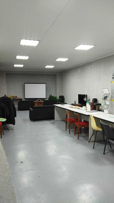 сдам в аренду помещение в административном здании в центре