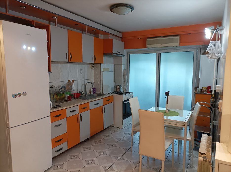 Ofer spre închiriere apartament 2 camere, zona ultracentrală