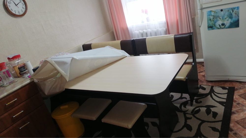 Отличный кухонный стол