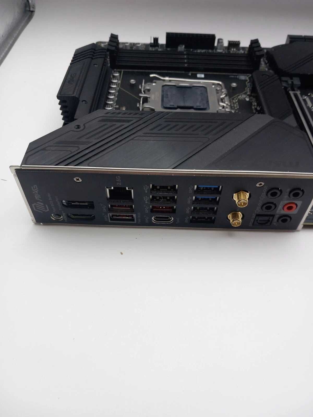 MSI MAG B650 Tomahawk WIFI + AMD RYZEN 9 7950X 16-Core (5.7 GHz ) AM5
