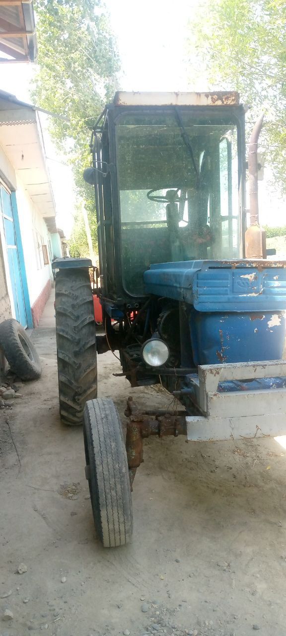 Traktor sotiladi