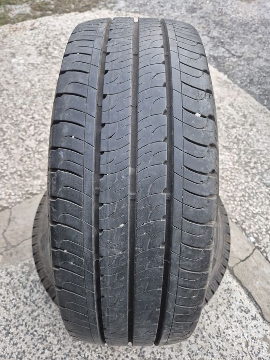 2бр. 215/65/15C гуми бус Goodyear Efficient Grip бусови гуми цетки