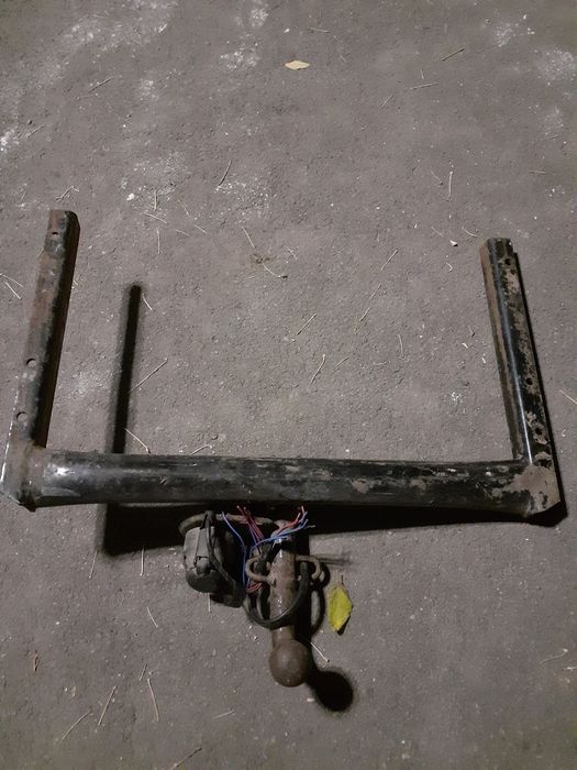 Vând cârlig de masina