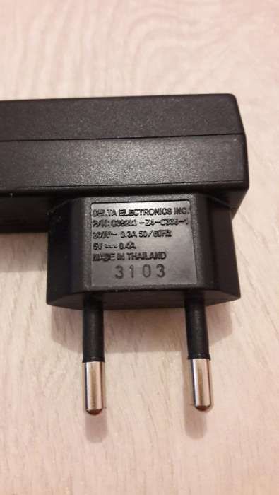 charger incarcator telefon mufa lata input 220V output 5V si 0.4 A