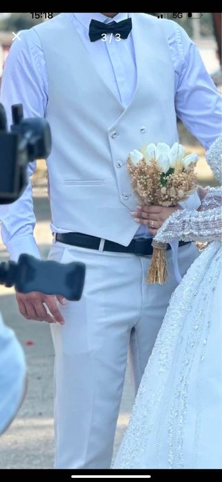 Мръсно бяла мъжки костюм