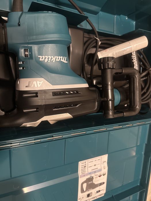 МАКИТА професионален перфоратор HR4013C