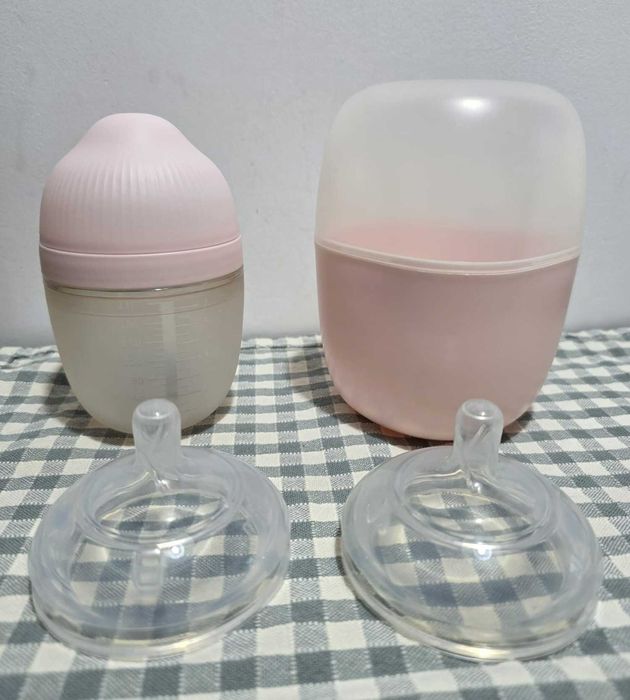 Biberon Anticolici Mombella Brest-Like 210ml cu 2 Tetine S si M