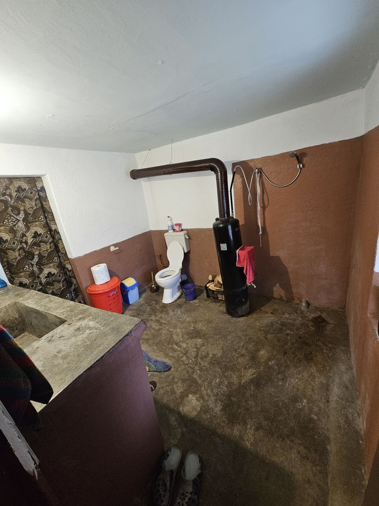 Продава се Промишлена сграда в с. Радовец, Област Хасково - 500 кв.м за 204 €/кв.м - Снимка #4