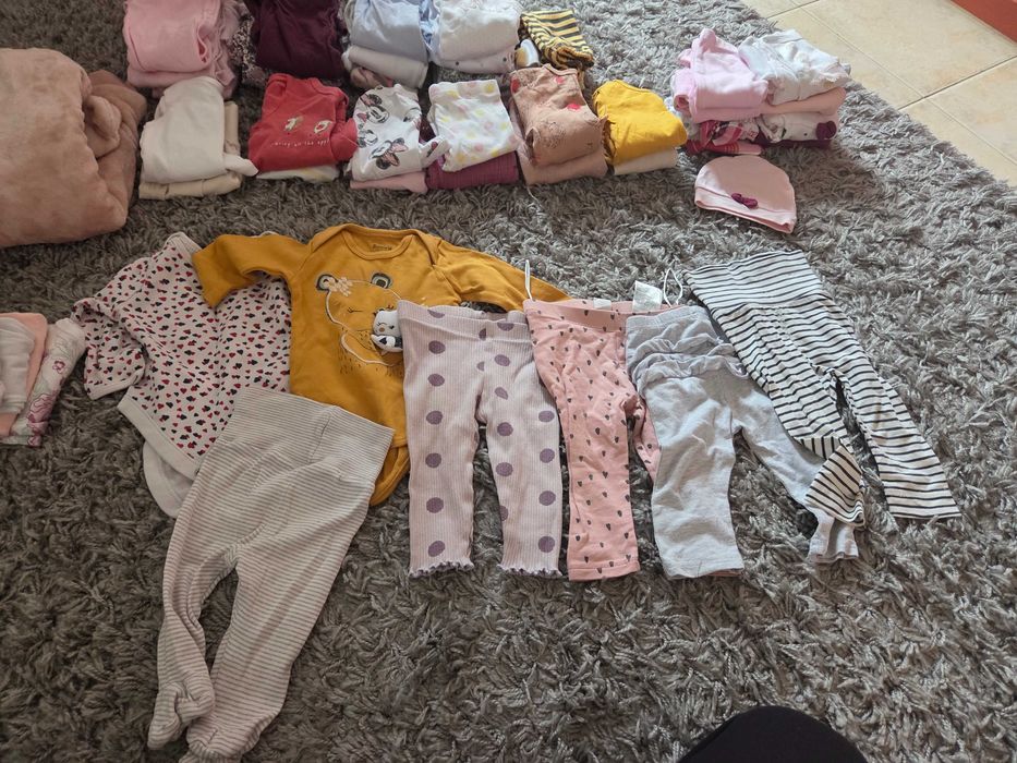 Голям лот бебешки дрешки за момиче