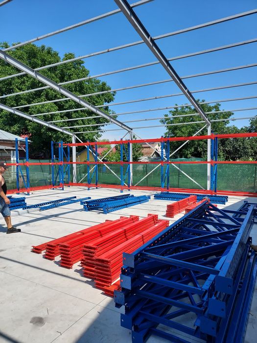 Vând rafturi metalice reglabile