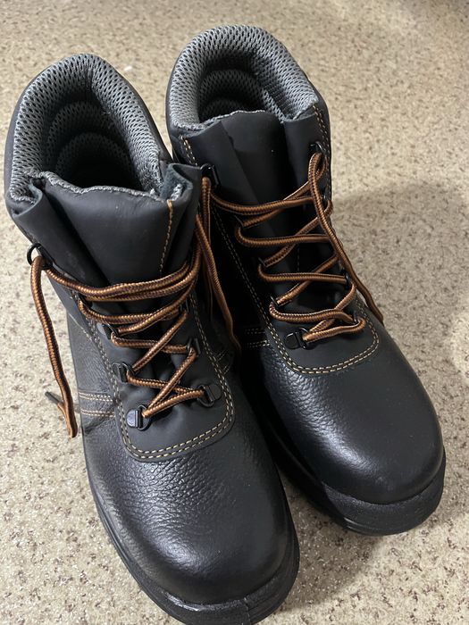 Продам осенние ботинки размер 41