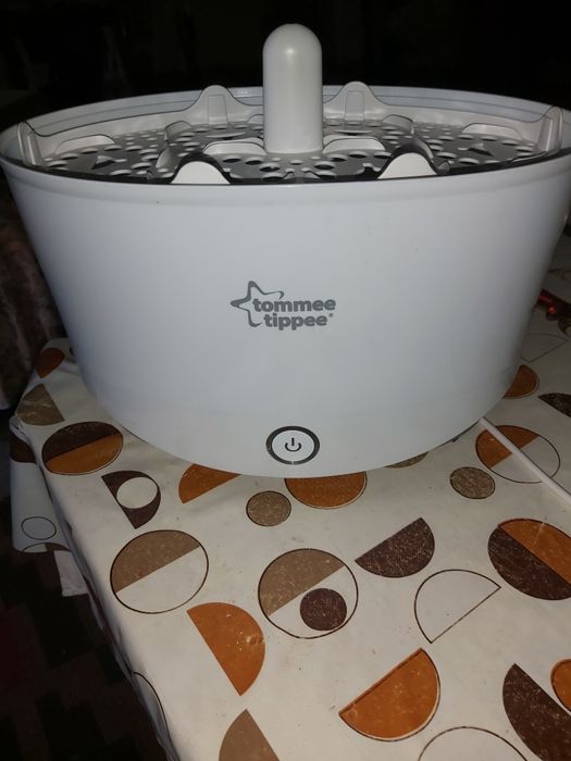 Vand sterilizator Tommee Tippee
cu 6 sticle