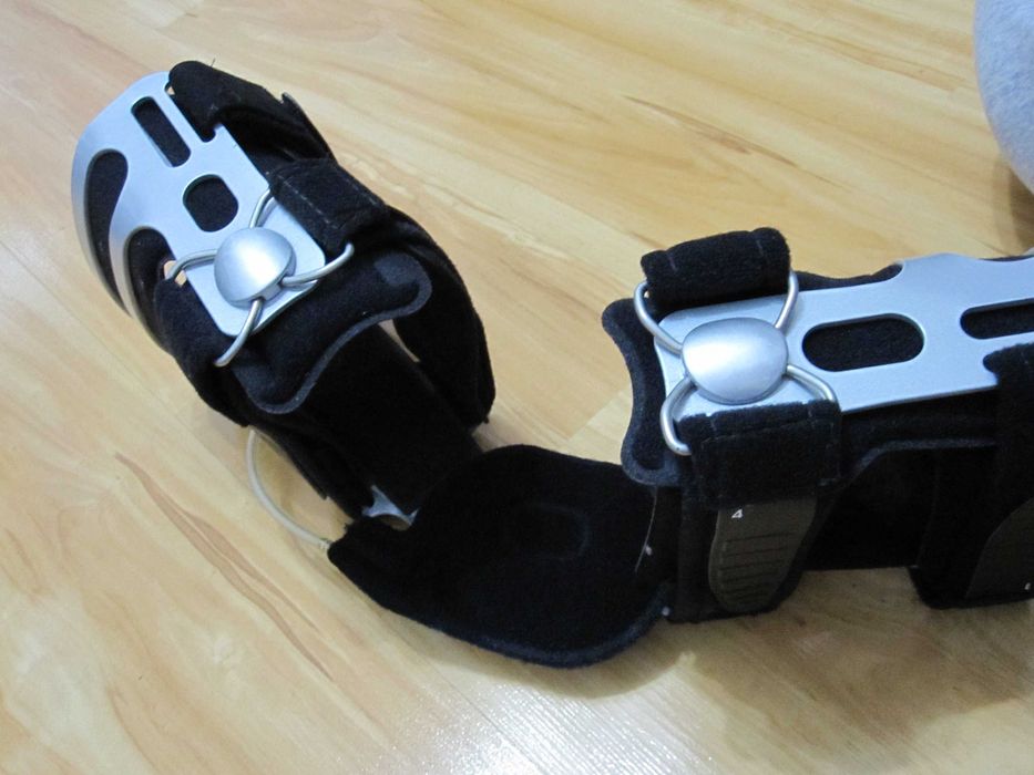 Orteza Medi M3 OA fixa-mobila, made in Germany, noua,mar. XS-ieftina