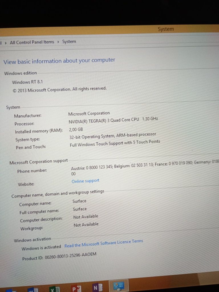 Leptop Surface Microsoft 32 GB cu încărcător și priza corespunzătoare