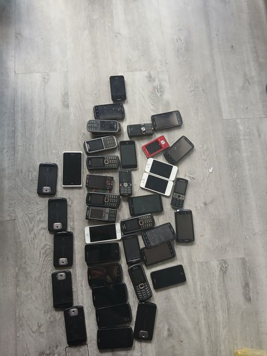 Vând un lot de telefoane de colecție diferite modele