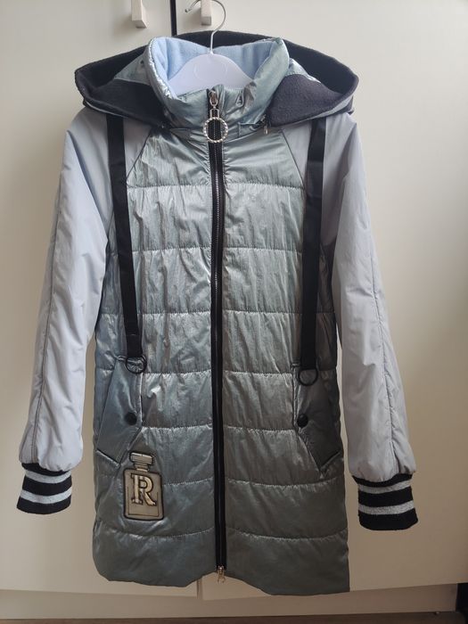 Продам куртку на девочку