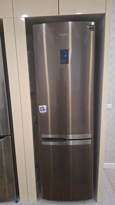 Холодильник Samsung