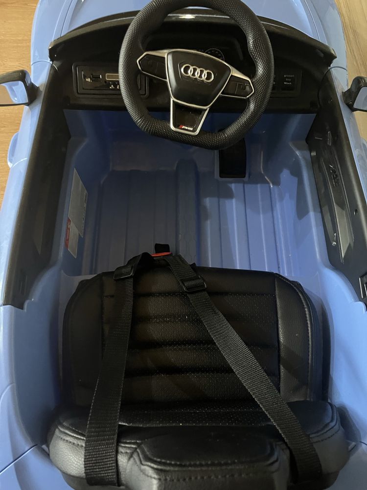 Акумулаторна кола Audi e-Tron 12V с кожена седалка и отварящи се врати