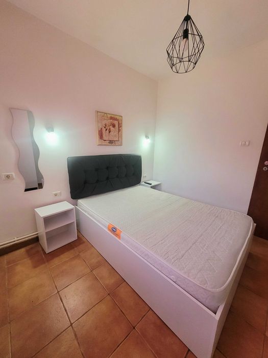 Inchiriez ap 1 cameră la villă