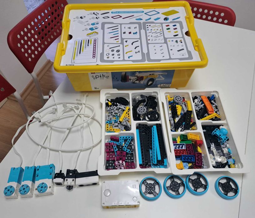 Продава се LEGO® Education SPIKE ™ Prime Set - 1 брой