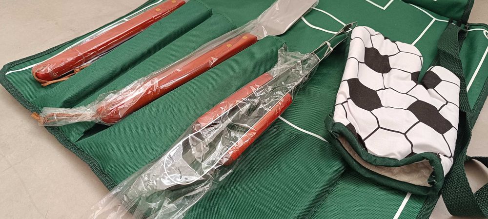 Прибори за барбекю и скара - за футболни фенове