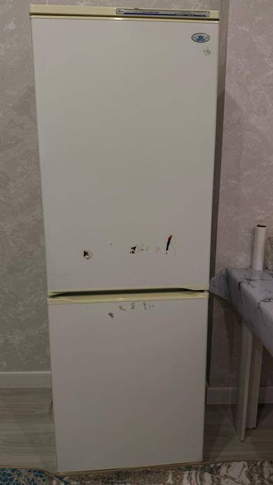 Надёжный двухкамерный холодильник в отличном состоянии — самовывоз