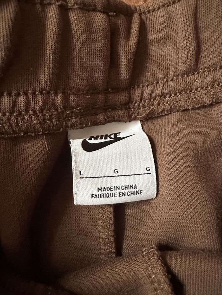 Nike tech fleece brown