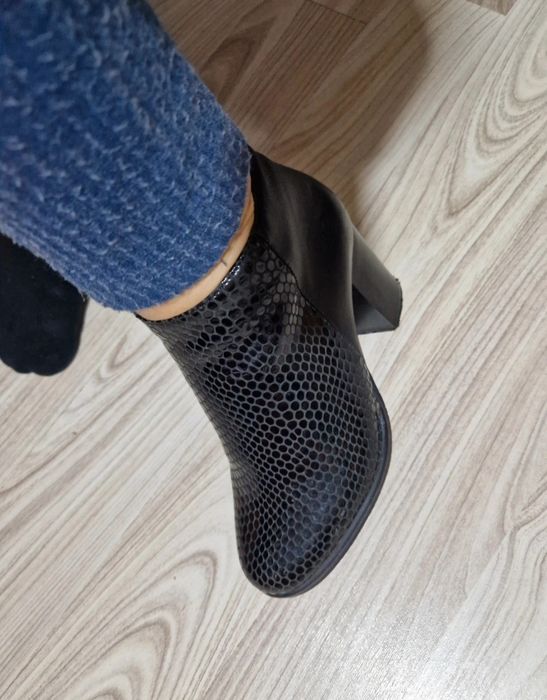 Botine scurte din piele