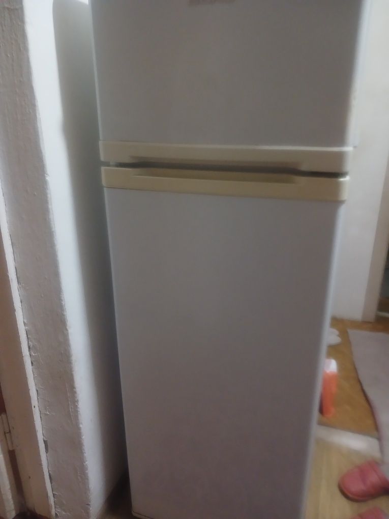 Холодильник вхорошем состояние