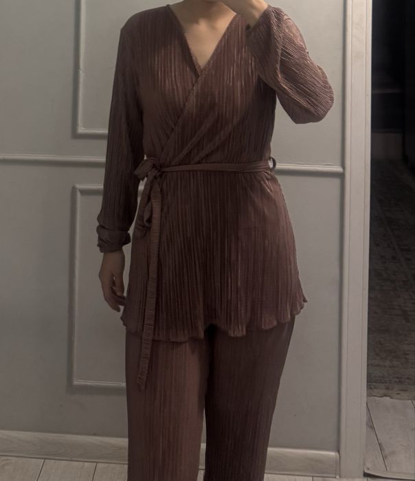 Коричневый двойка и юбка джемпер