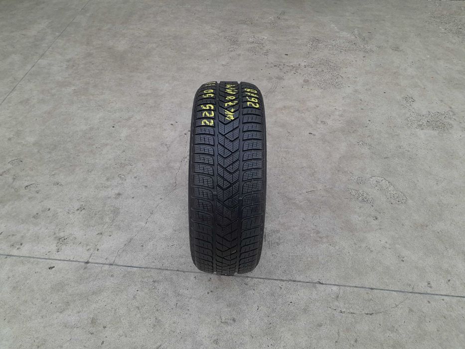 O anvelopa de iarna 225 50 18 pirelli sottozero 3 profil 7,8 mm