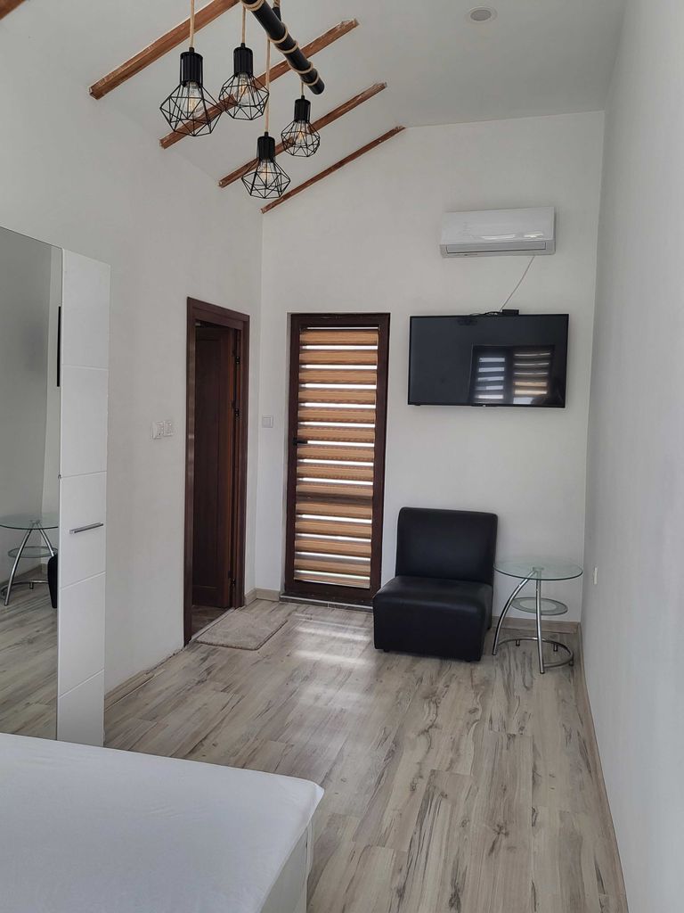 Дава се под наем Къща в к.к. Св.Св. Константин и Елена - 100 кв.м за 800 € - Снимка #11