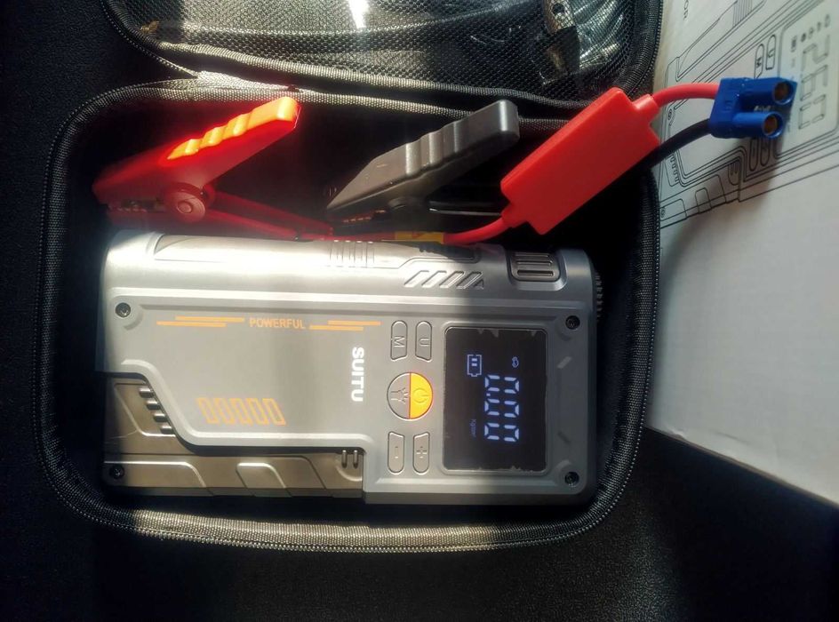 Стартерна батерия бустер за кола power bank 4в1 с к-р 150PSI 20000 mA