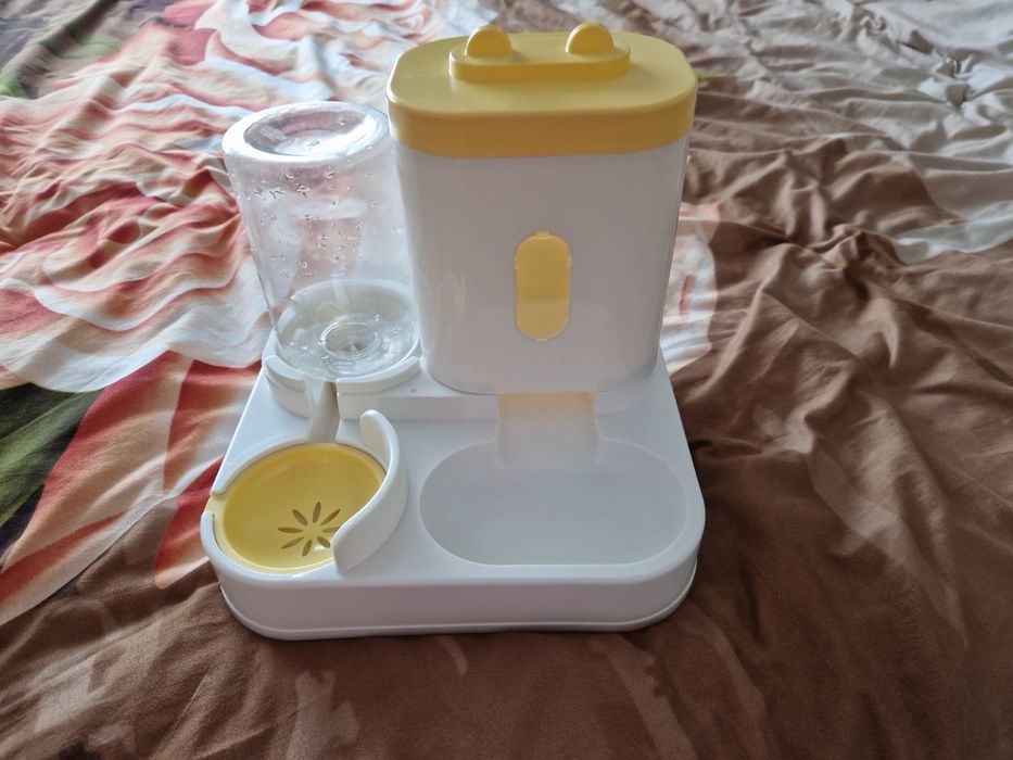 Dozator automat pentru pisici si caini