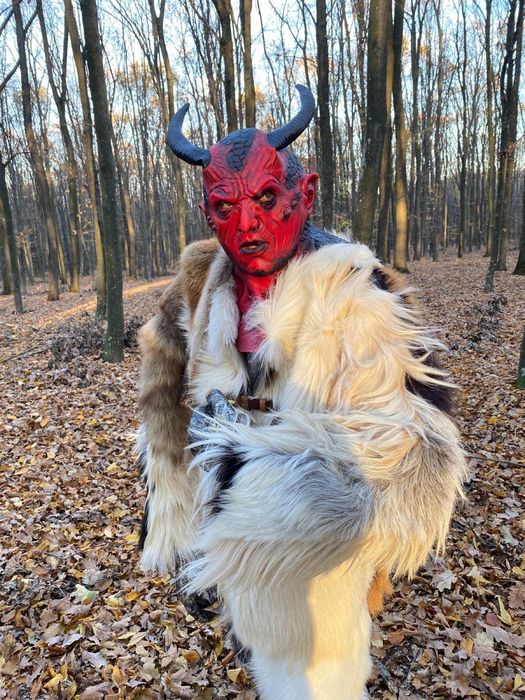 Masti din latex -costume din blana naturala