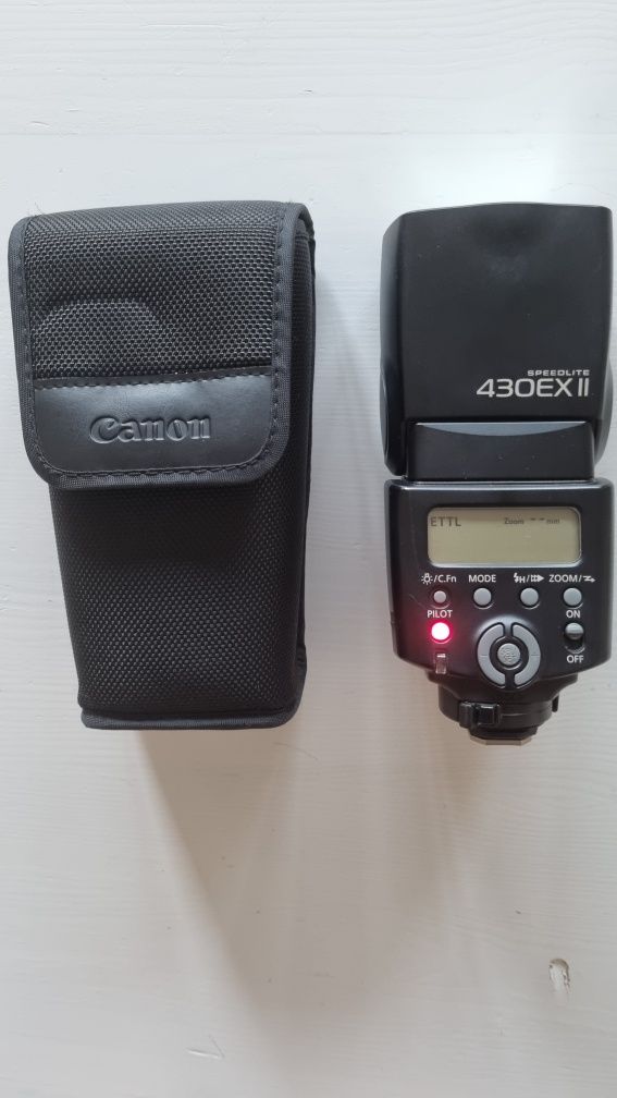 Vând flash Canon x430