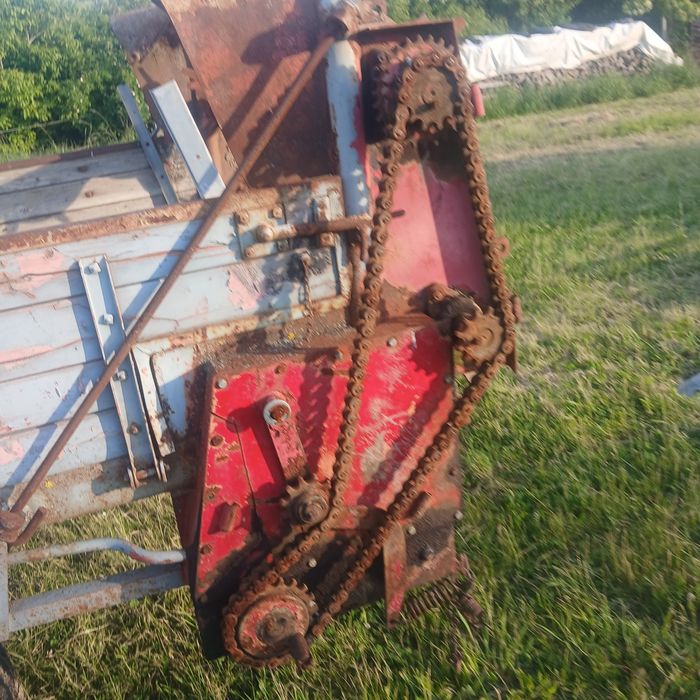 Remorca de împrăștiat gunoi în stare perfectă de funcționare