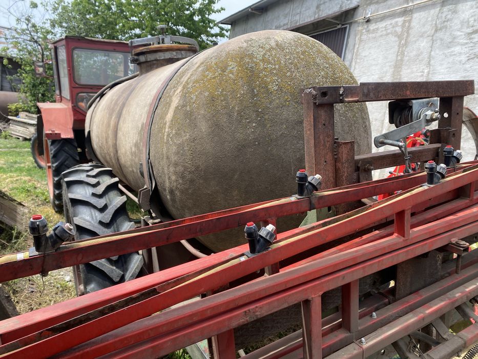 Instalație de erbicidat românească 2500litri și Macara/Girafă agricolă