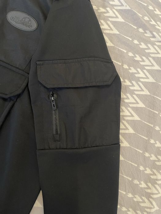 Екип на Ellesse.