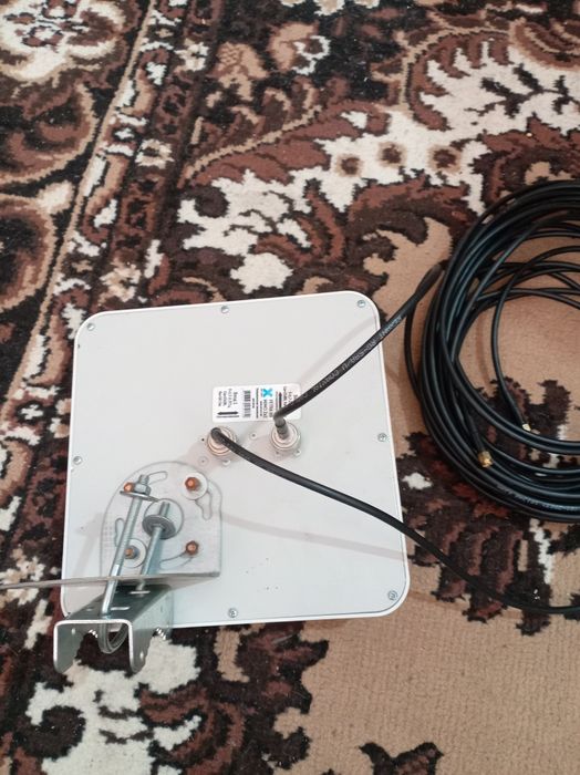 Здравствуйте. Продам антенну уситель сигнала интернета