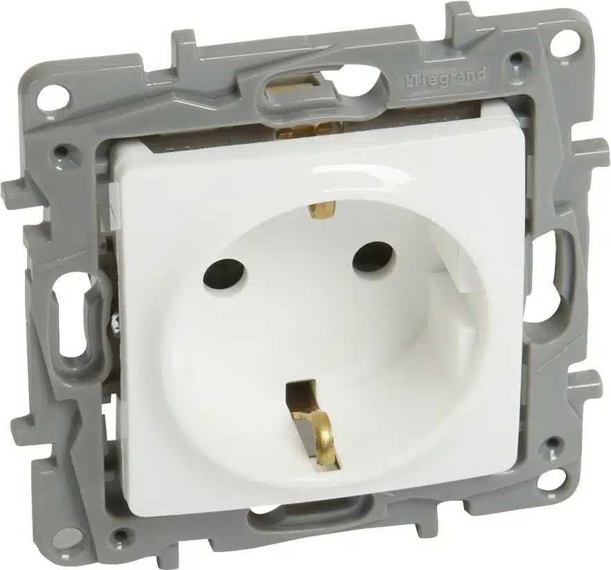 Контакт Legrand Niloe 10A
