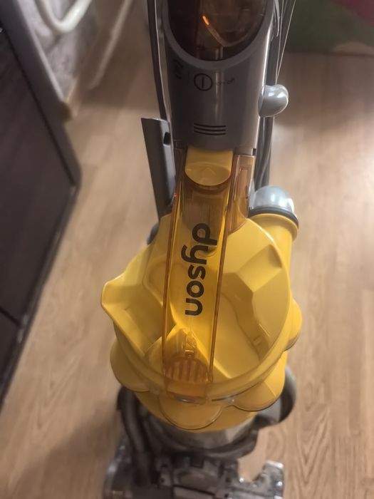 Пылесос Dyson в хорошем состоянии
