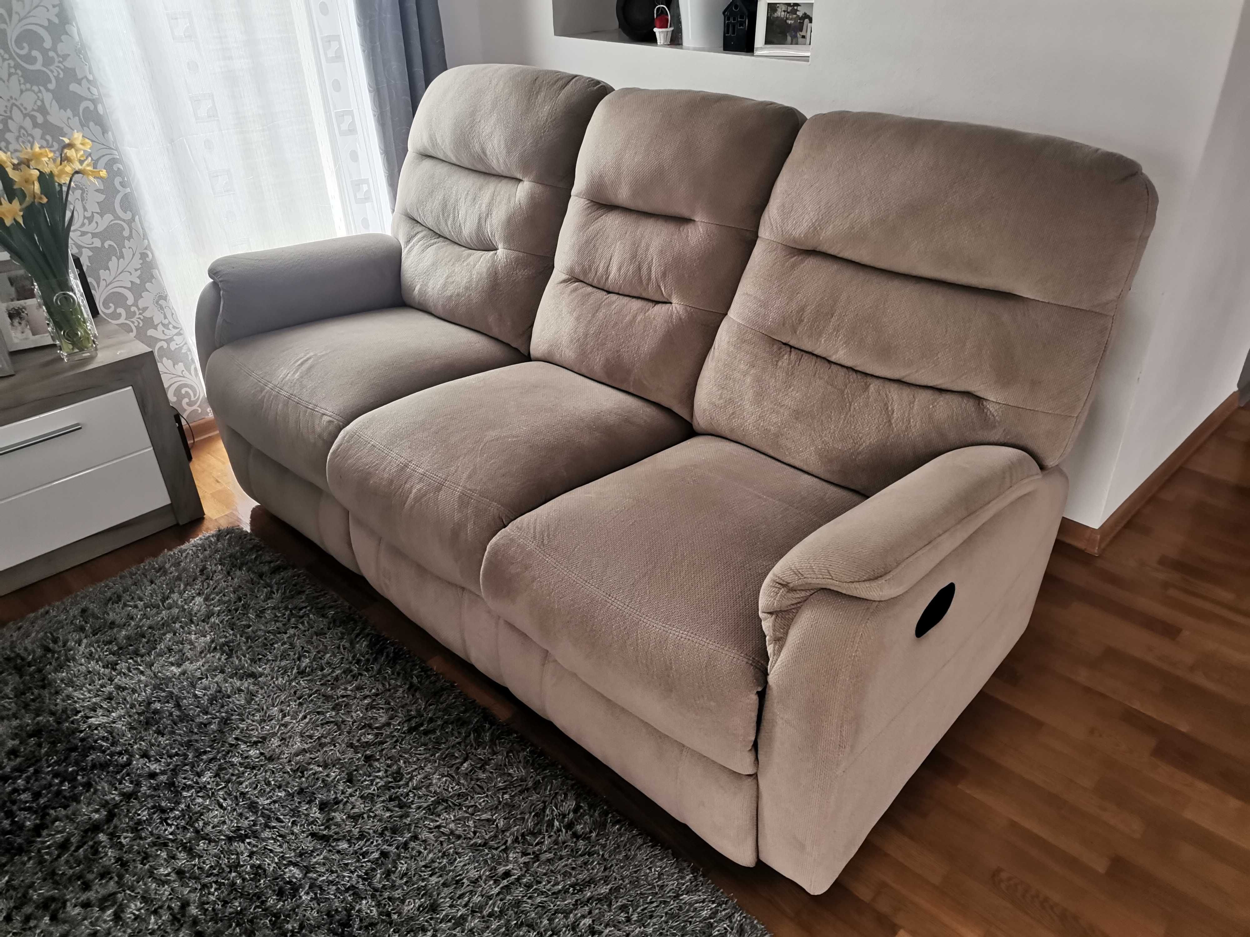 Canapea tip fotoliu.