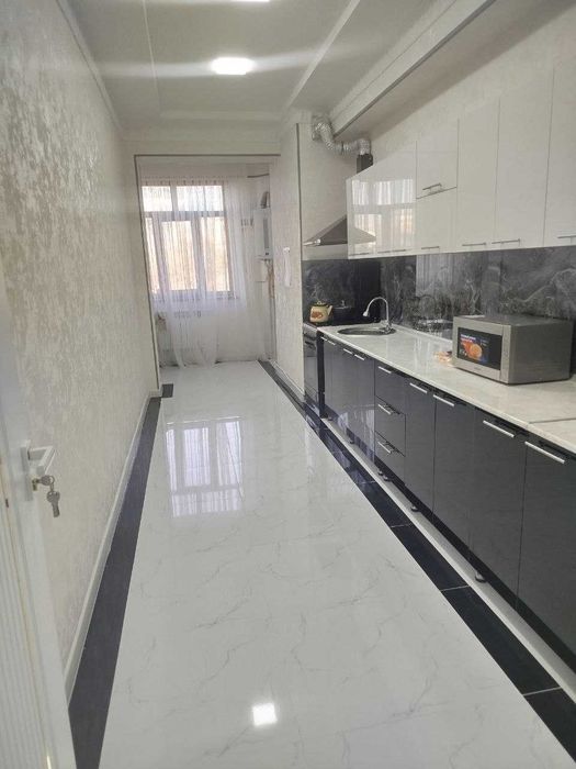 3-комнатная, 4/8, Центр, ориентир Чехова и метро Ойбек`