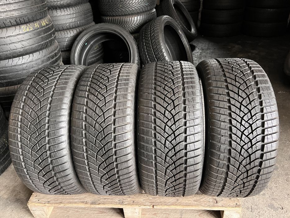 4 anvelope iarna ca NOI 235/40/18 , GoodYear , DOT 2021 , 8-9 mm